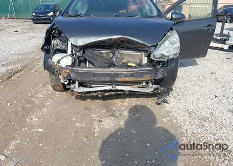 2014 Toyota Prius C Two z USA, uszkodzony, nr VIN JTDKDTB35E1067829